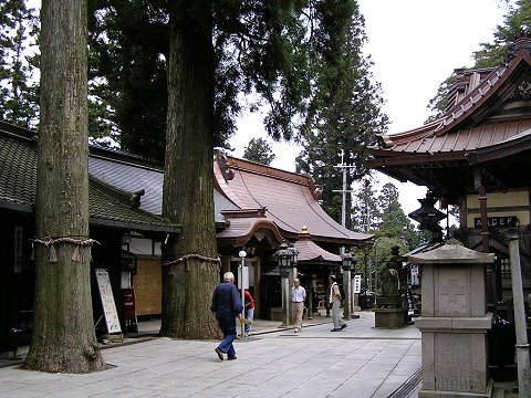 �\�������R