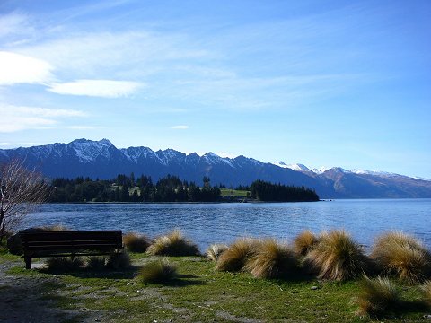 �N�C�[���Y�^�E���E�K�[�f��