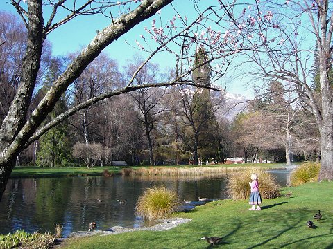 �N�C�[���Y�^�E���E�K�[�f��